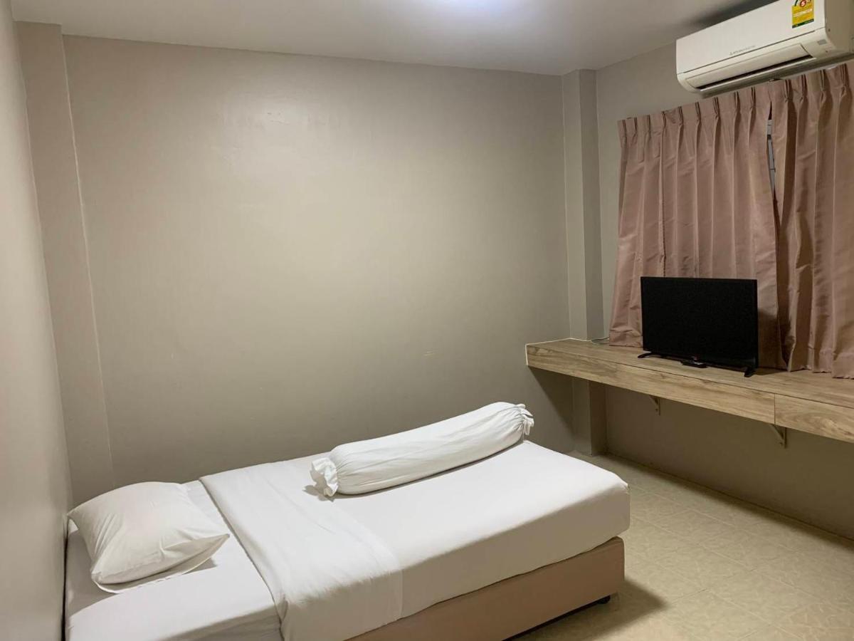 Lithai Guesthouse Фитсанулок Екстериор снимка
