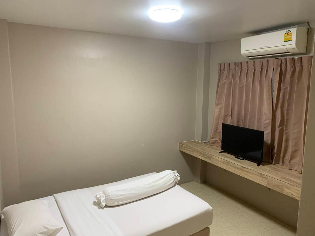 Lithai Guesthouse Фитсанулок Екстериор снимка